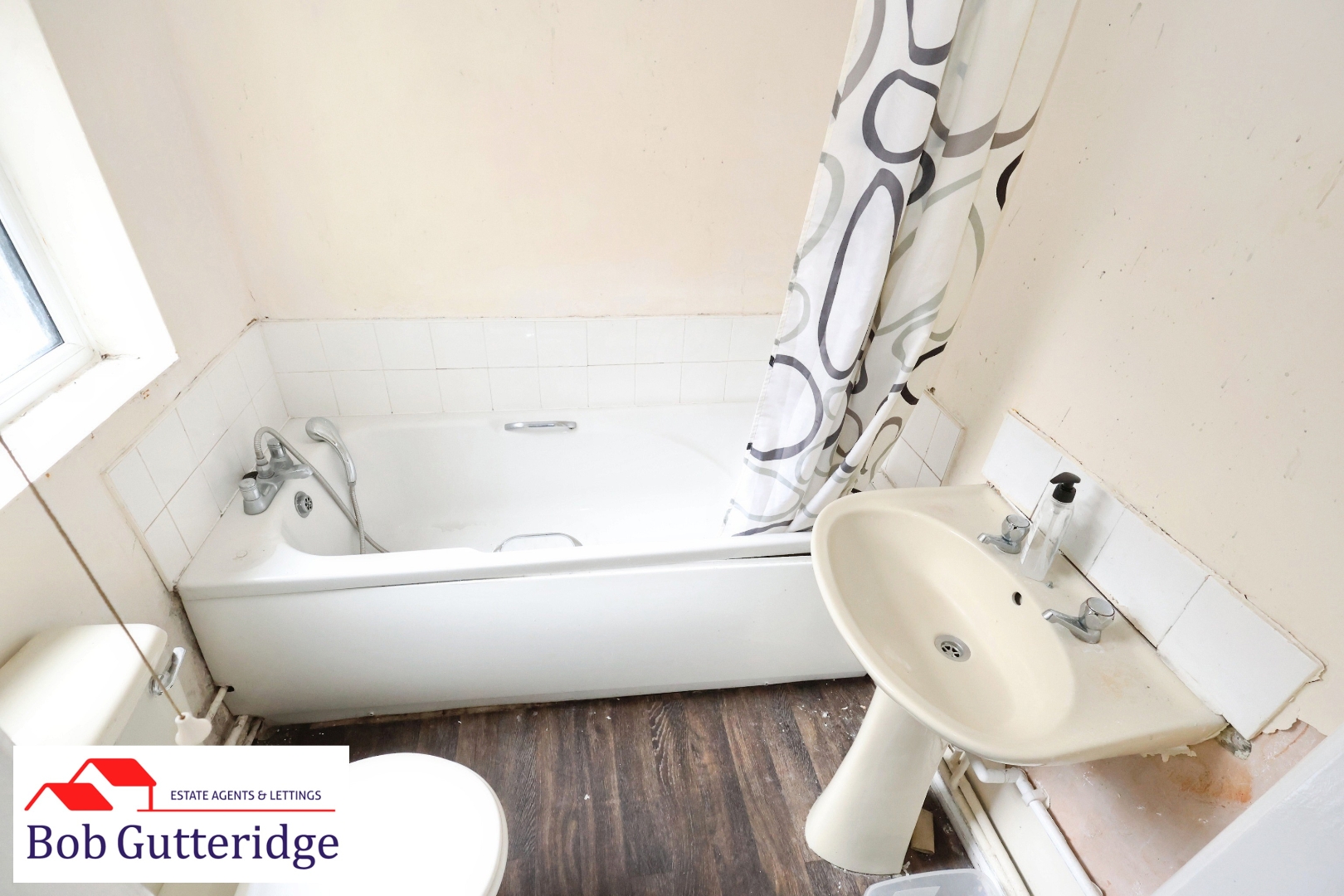 GROUND FLOOR BATHROOM